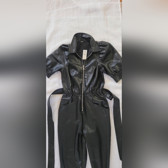 NWT! Express Faux Leather Women's Straight-Leg Belted Jumpsuit Size XS - Picture 12 of 17
